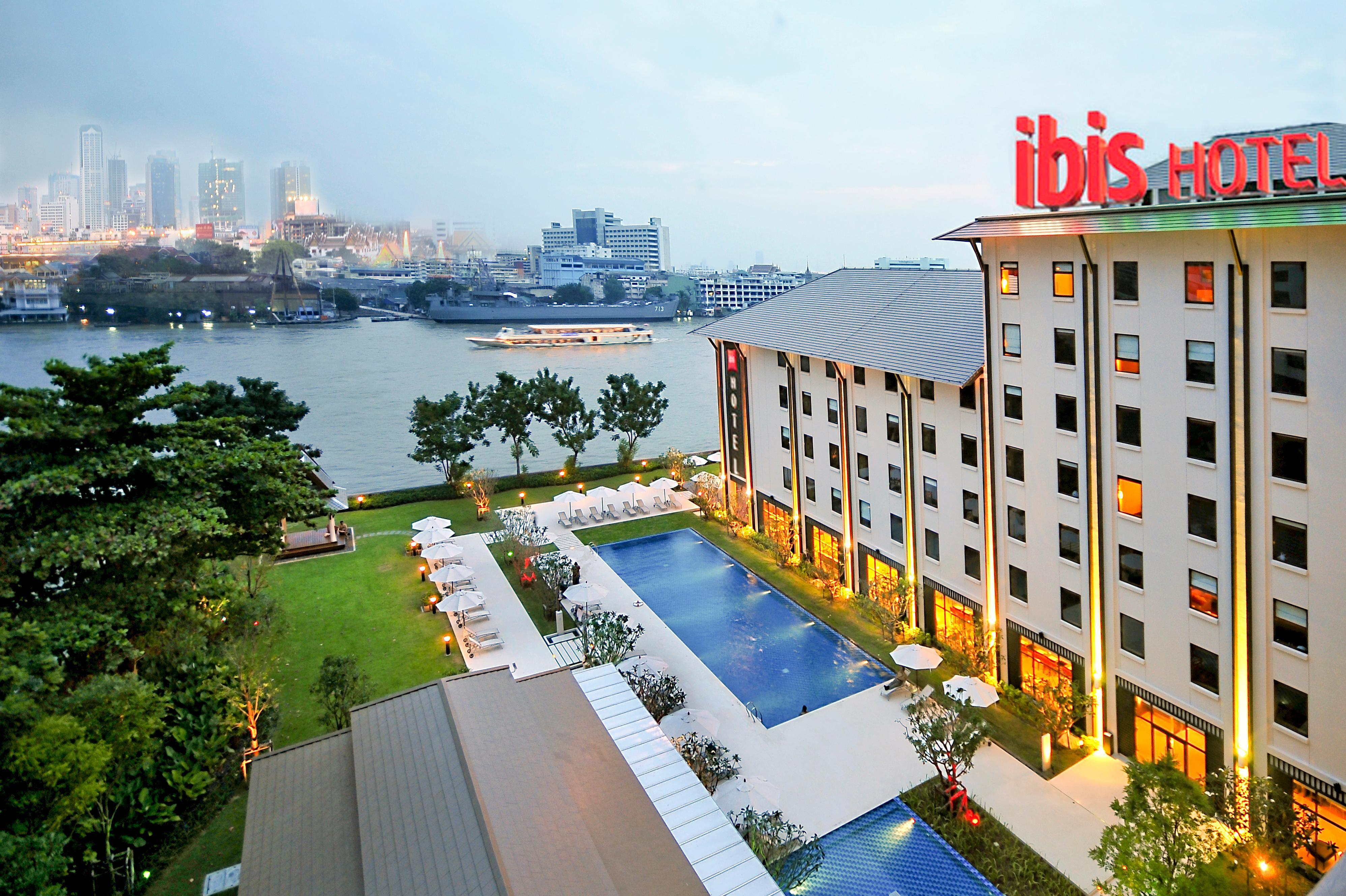 Ibis Bangkok Riverside Hotel Exterior photo